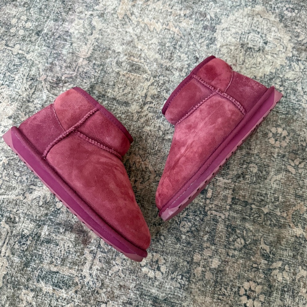 EMU Australia Stinger Micro W10937 Berry Wine Sheepskin Ankle Boots Womens 8